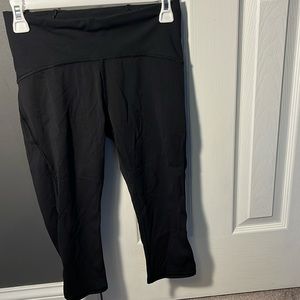 Size 8 LuluLemon 17” black